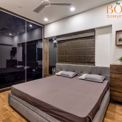 Black polished sliding wardrobe