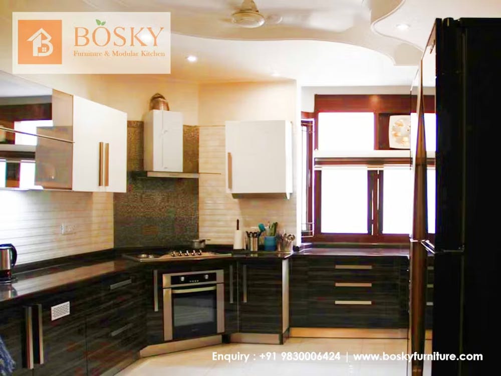 U shaped stylish modular kitchen design