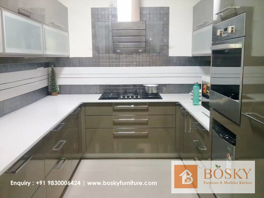 Stylish U-shaped modular kitchen space