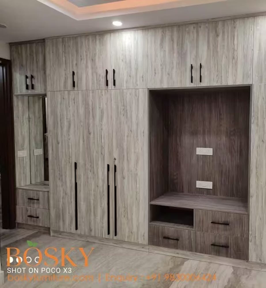 Big wardrobe for big bedroom