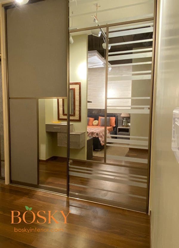 An Elegant Glass walls for a Modern Feel