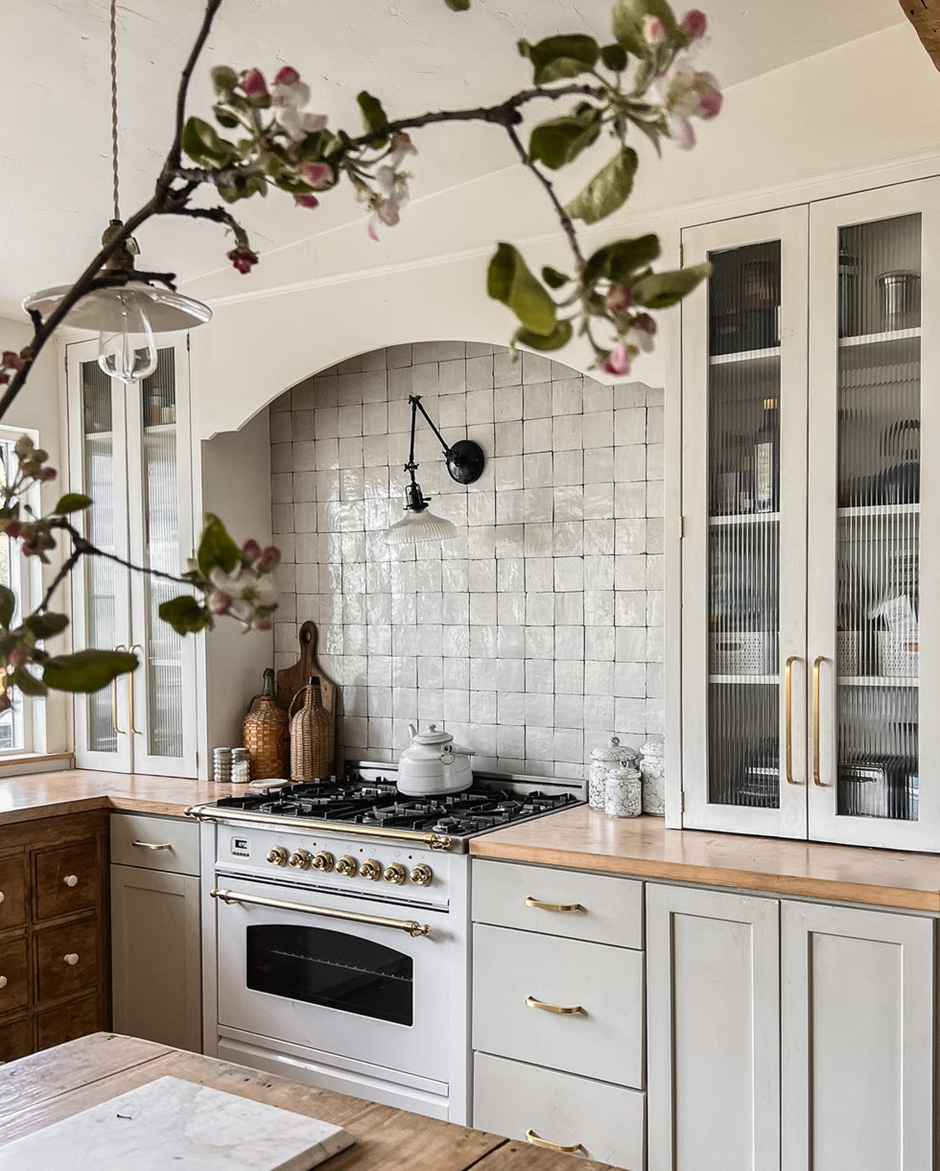 Arched Kitchen Backsplash | Jana Roach / Riad Tile