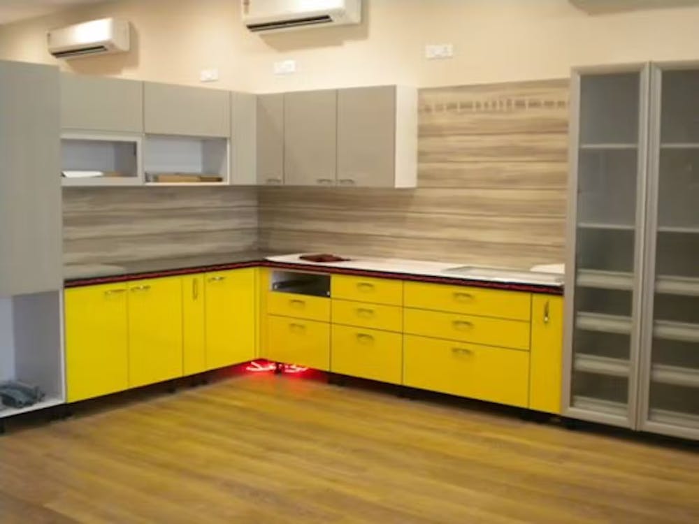 Contrast color of yellow and white in kitchen cabinet of modular design