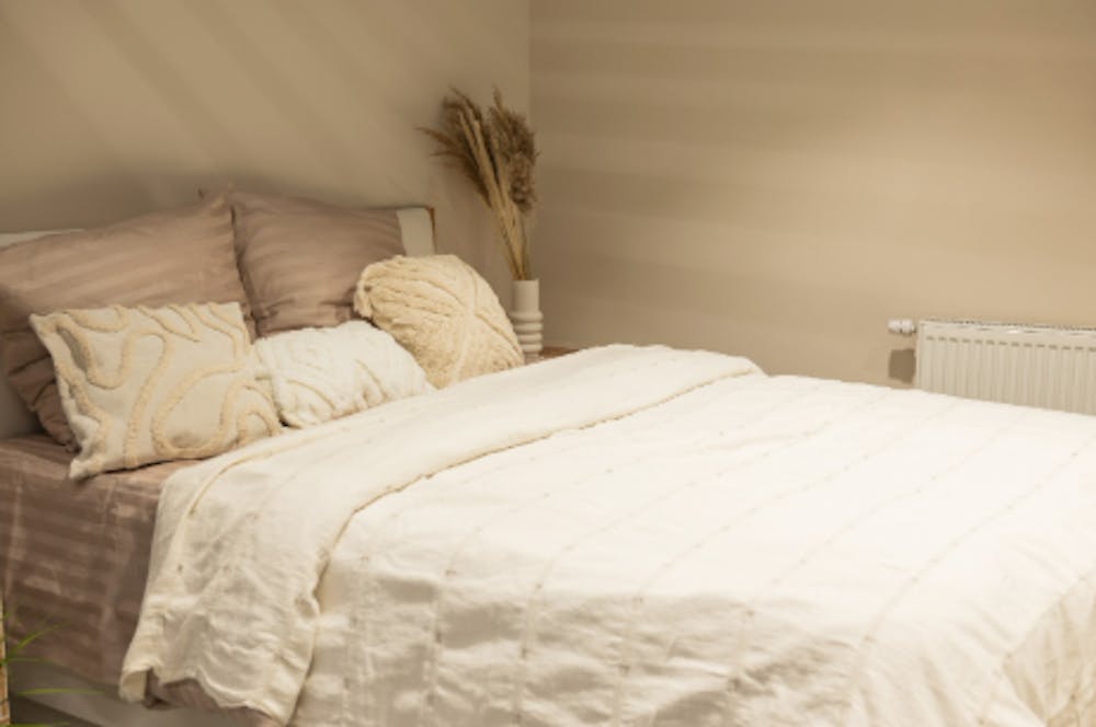 Cozy Minimalist Bedroom with Soft Textiles