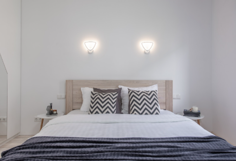 Minimalist Bedroom Lighting for Soft Evenings