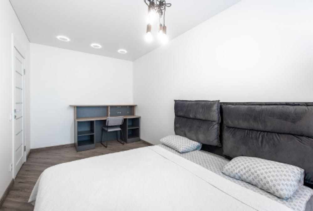 Minimalist Bedroom Layout with Clear Walkways