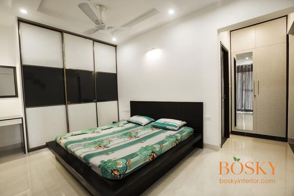 A beautiful sliding door wardrobe pic