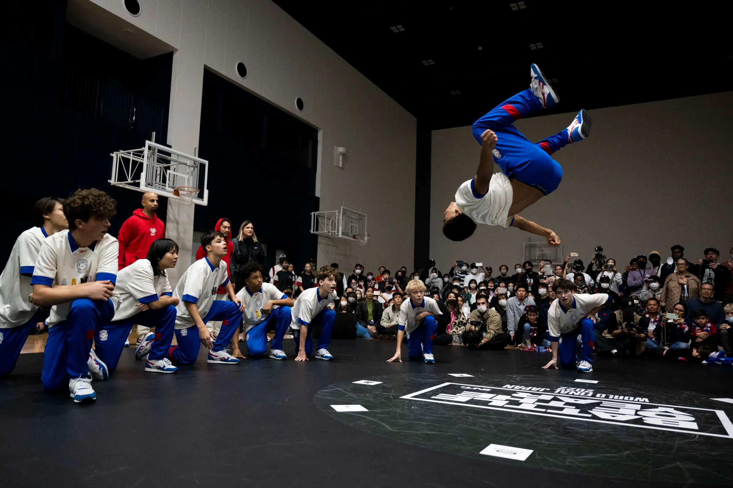 Flip aérien spectaculaire bleu, peak action top