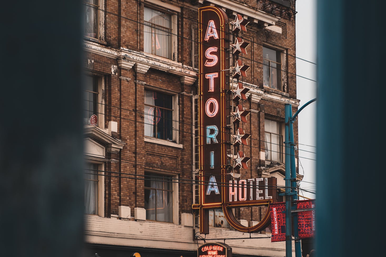 Astoria Hotel in Vancouver