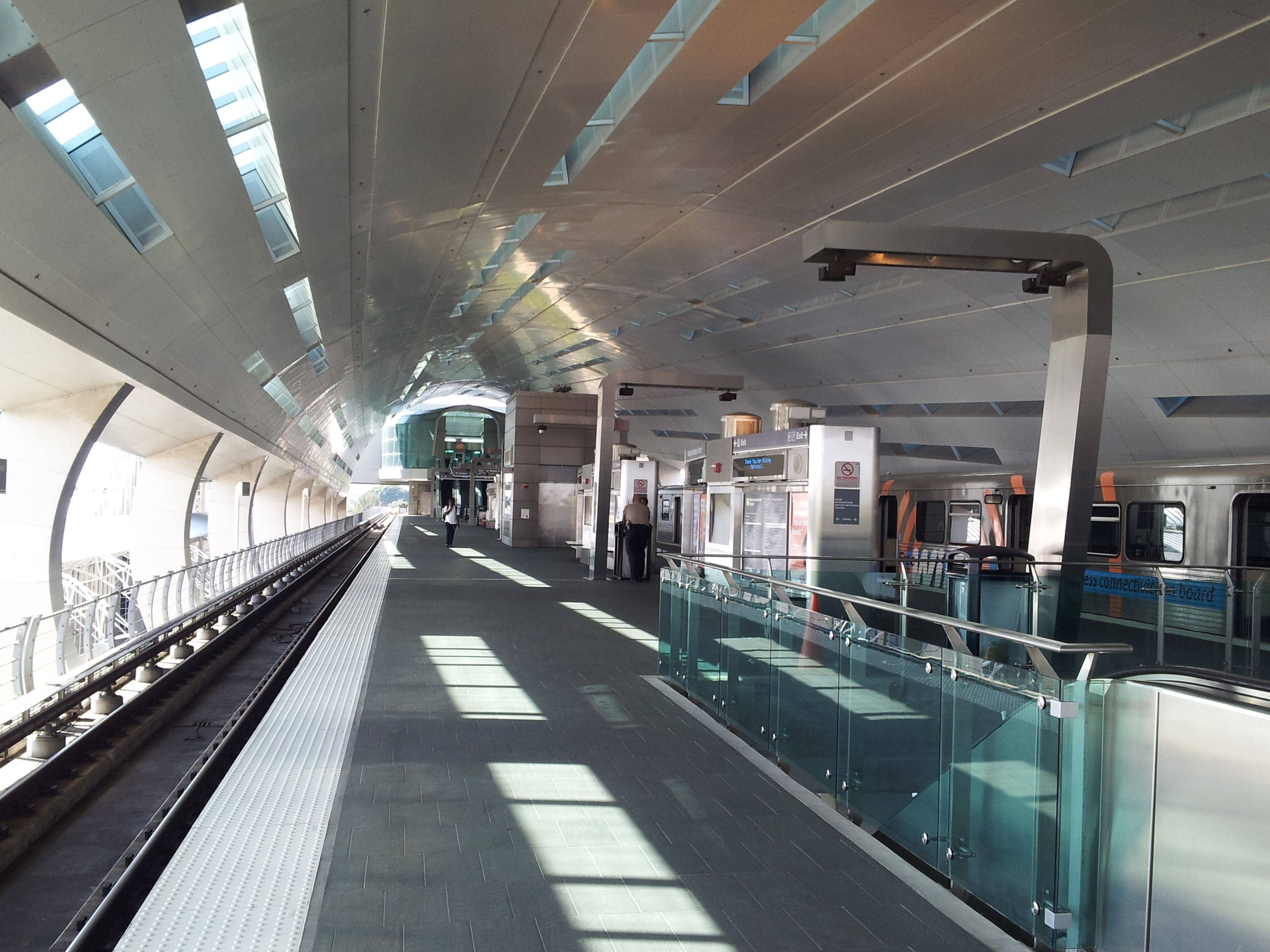 mia airport baggage storage