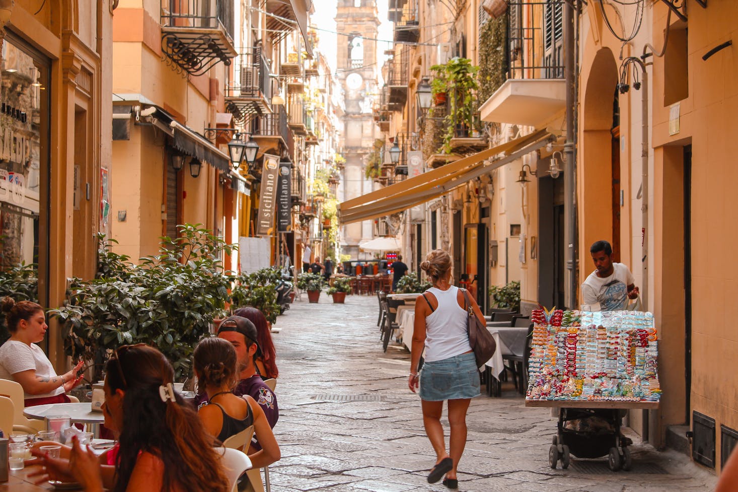 Outdoor brunch in Palermo