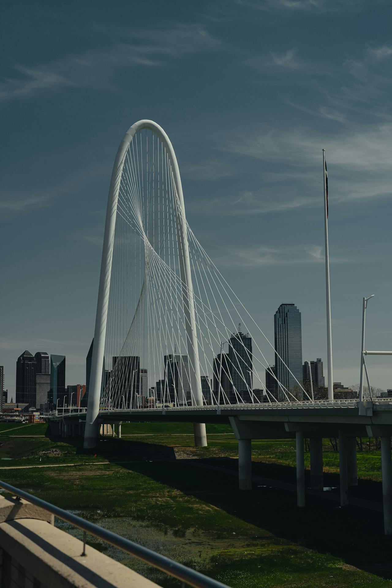 Margaret Hunt Hill Bridge has a 400 foot arch spanning Trinity River in Dallas, TX Margaret Hunt Hill Bridge has a 400 foot arch spanning Trinity River in Dallas, TX