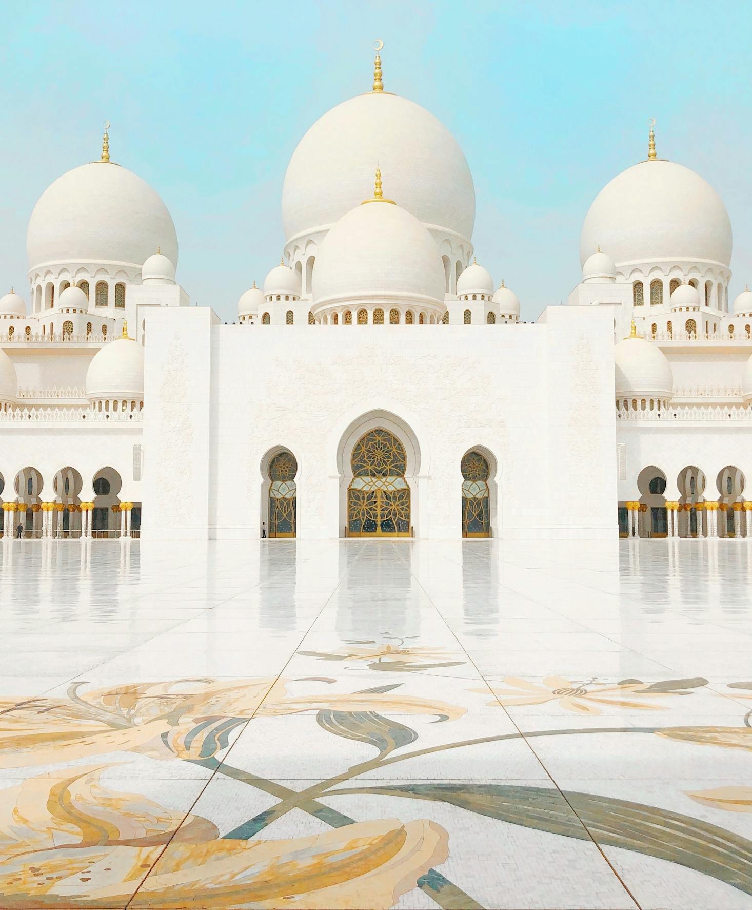 The white exterior of Sheikh Zayed Grand Mosque in Abu Dhabi