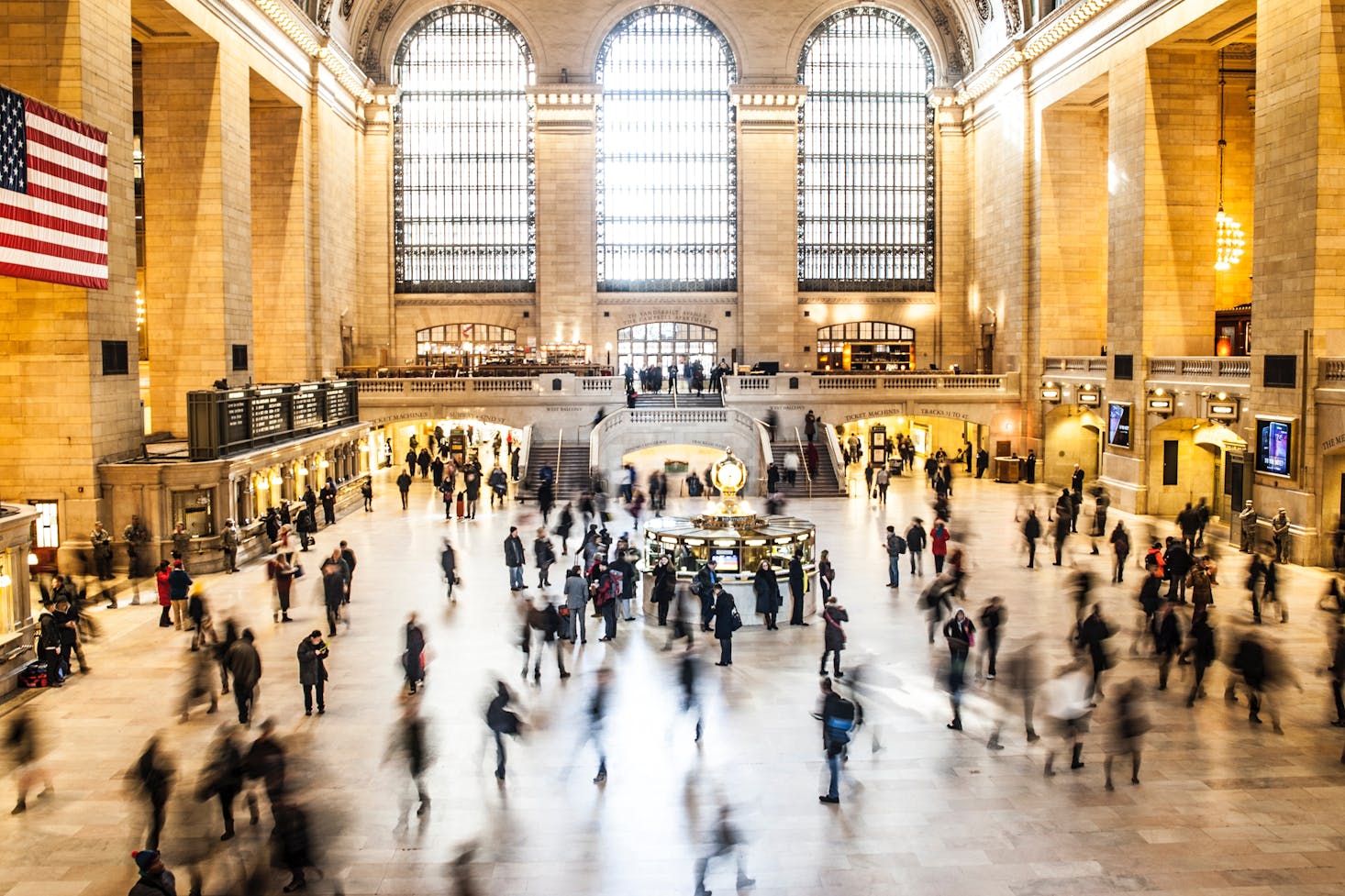 Grand Central Station hall full of train passengers