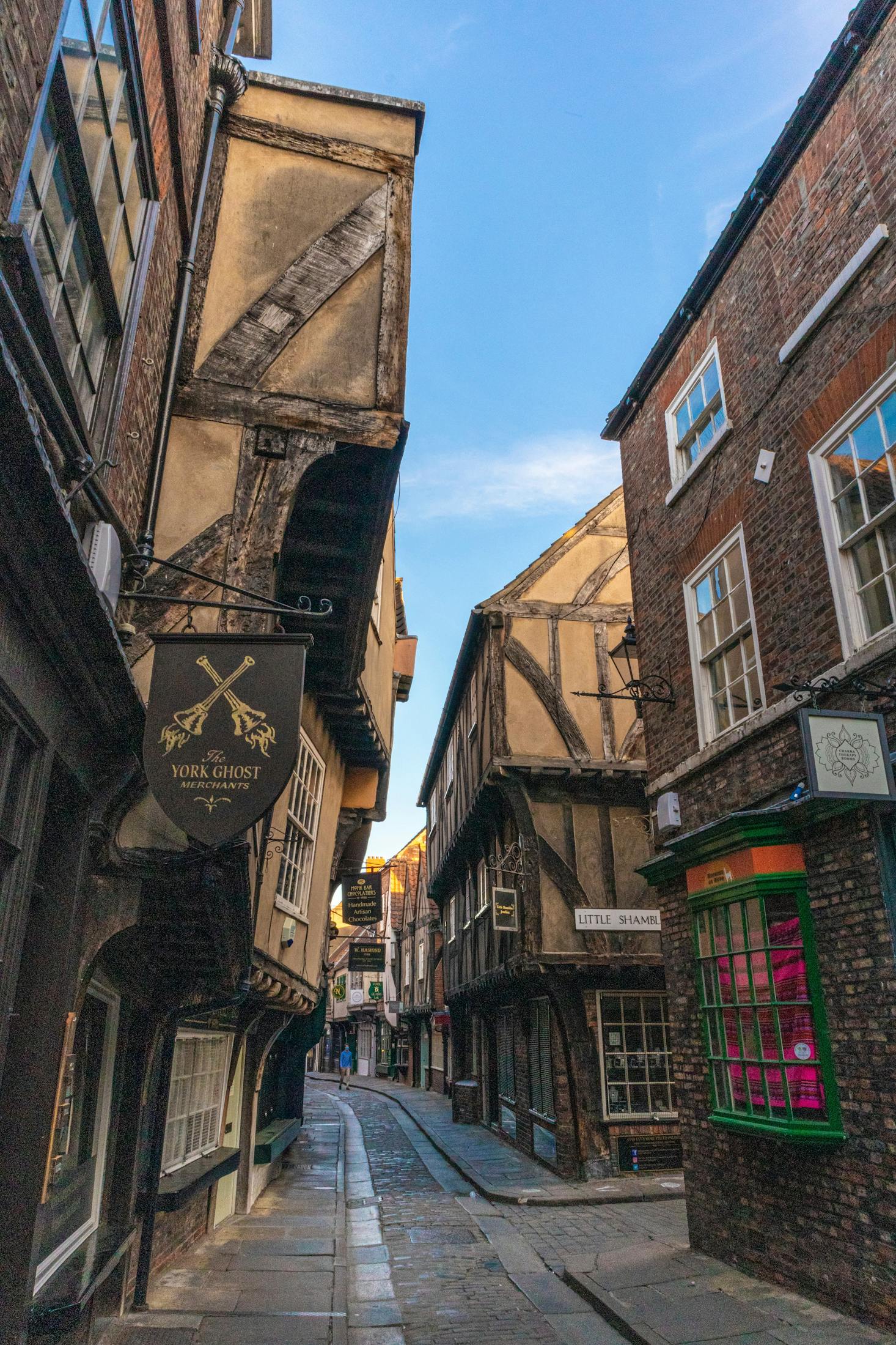 Narrow winding streets in York, England flanked by historic buildings