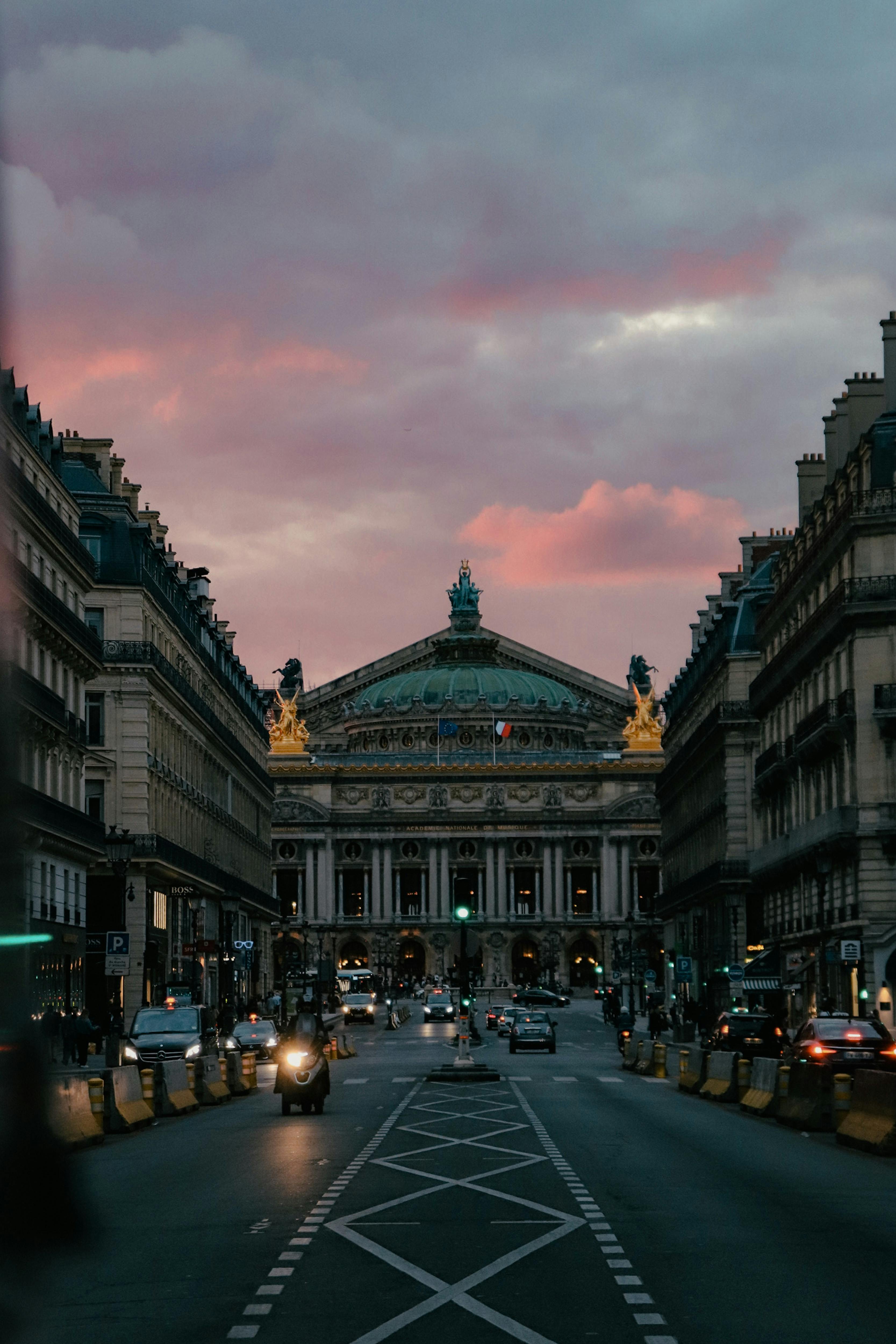 Best season to travel to Paris