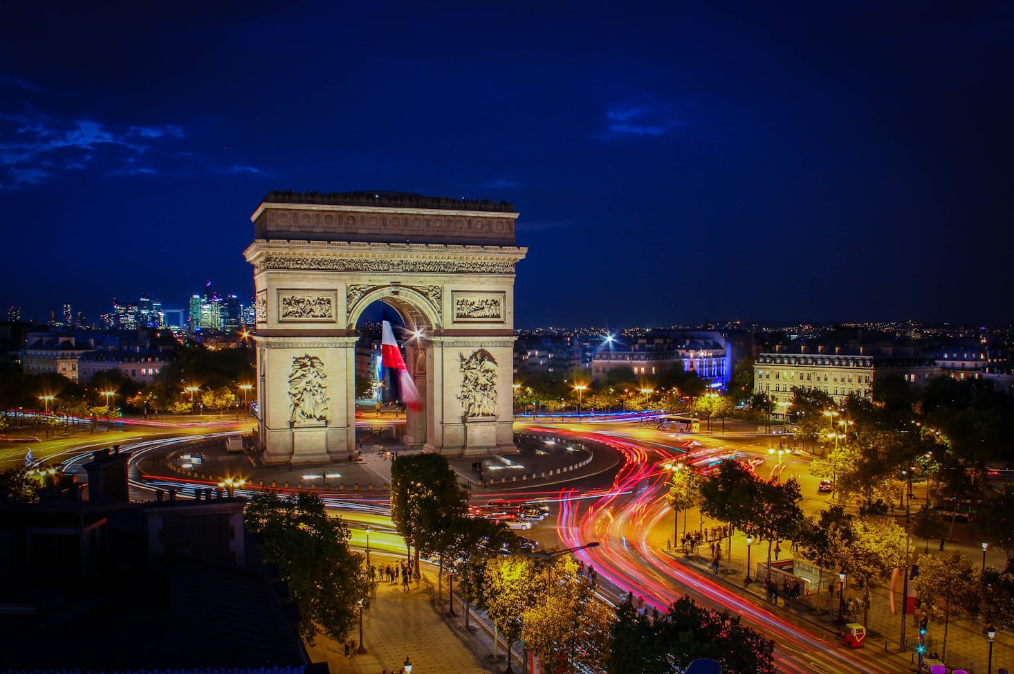 paris places to visit at night