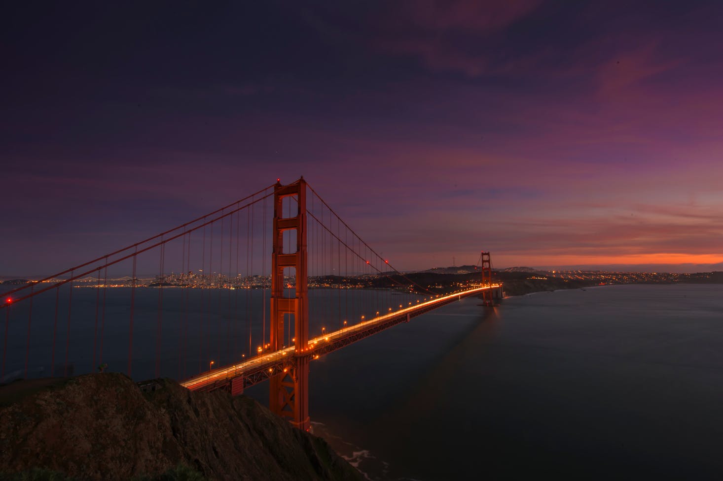 Golden Gate Bridge at night