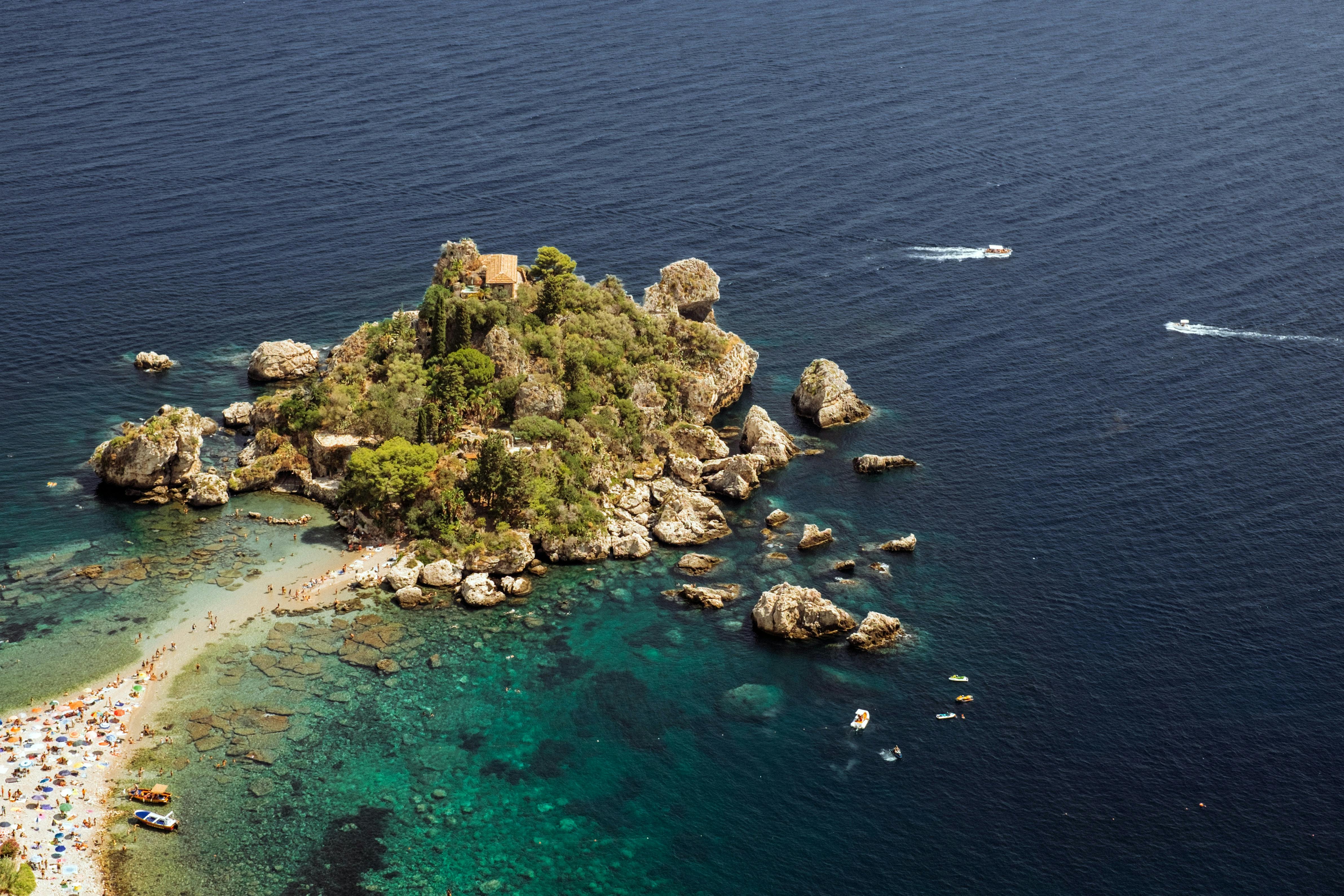 Snorkeling beaches near Catania