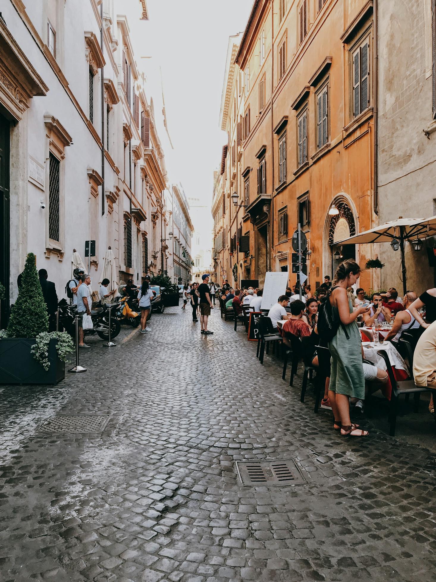 Romantic outdoor dining in Florence