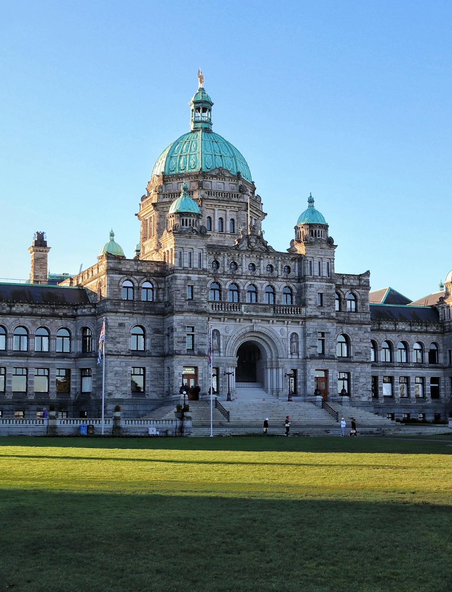 Impressive BC Legislature buildings in Victoria, BC surrounded by lush lawns