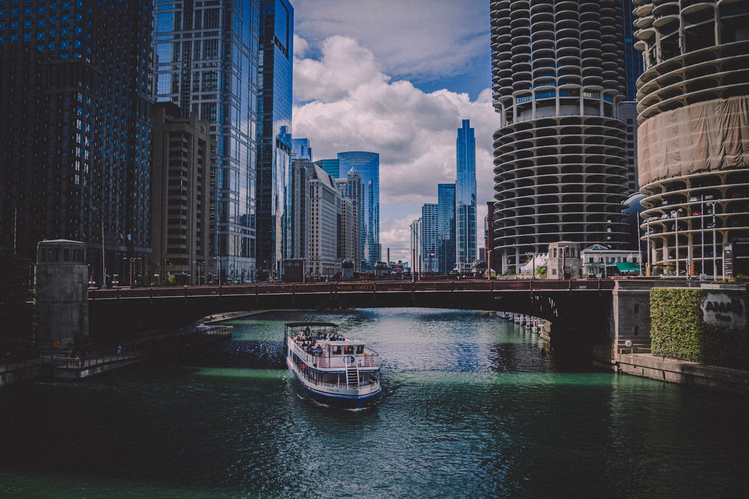 Hiking along the Chicago River