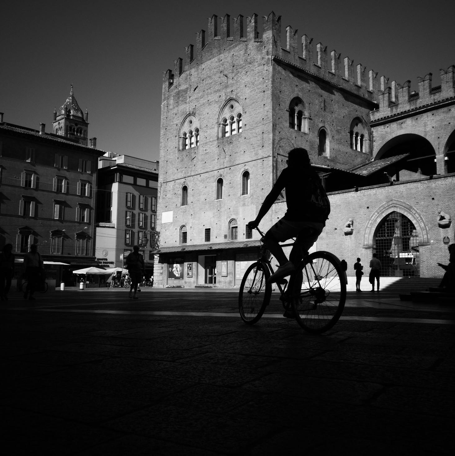 bologna places to visit at night