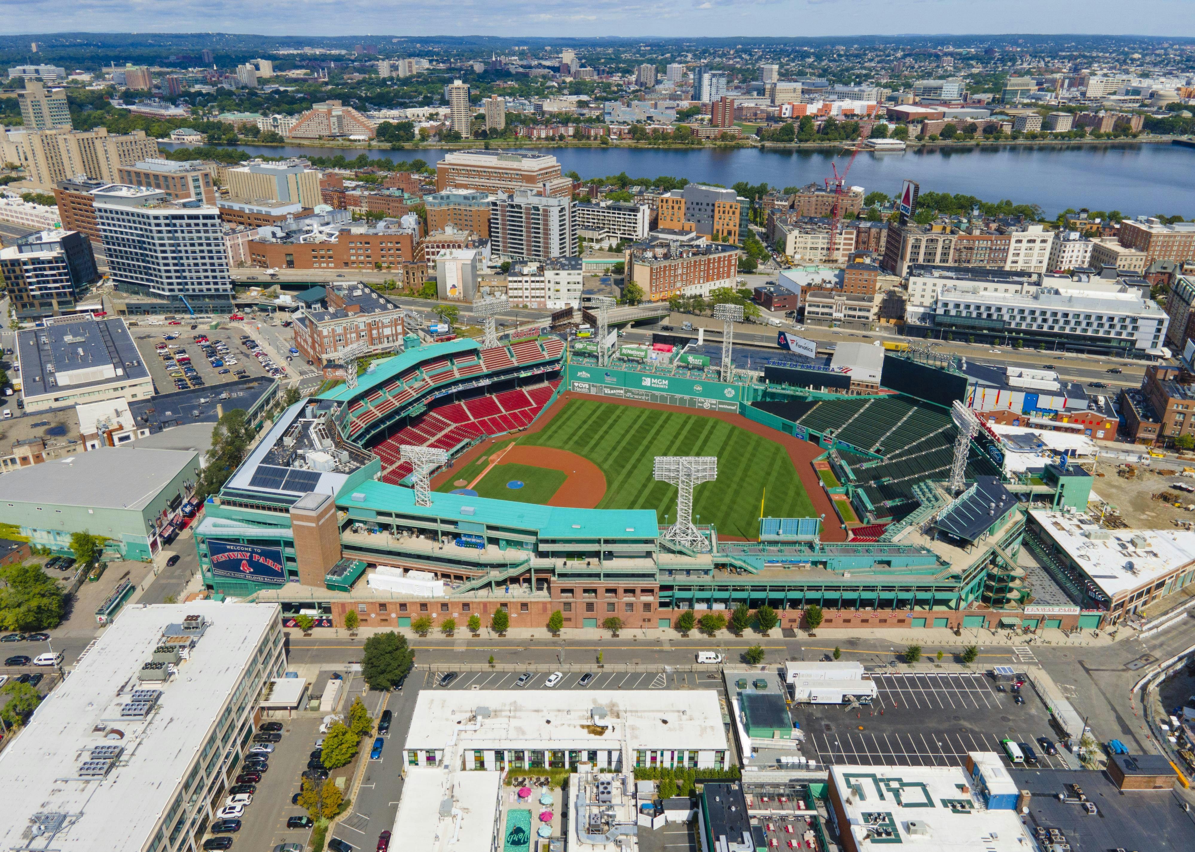 Closest airports to college football stadiums - AOPA