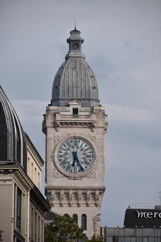 Consigne bagage de Gare de Lyon €5.90 / jour Toutes les tailles de bagages sont les bienvenues