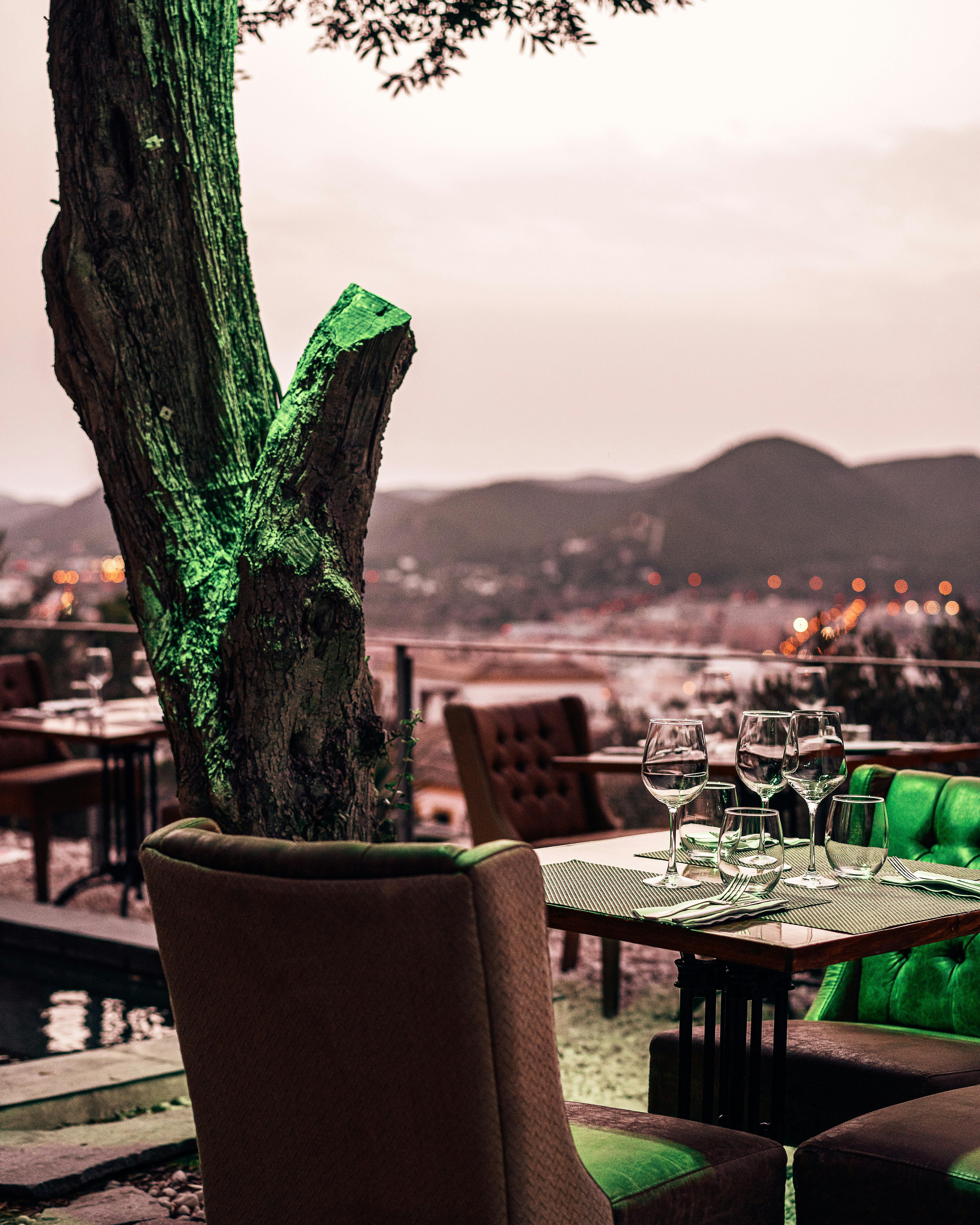 tables at outdoor dining restaraunt