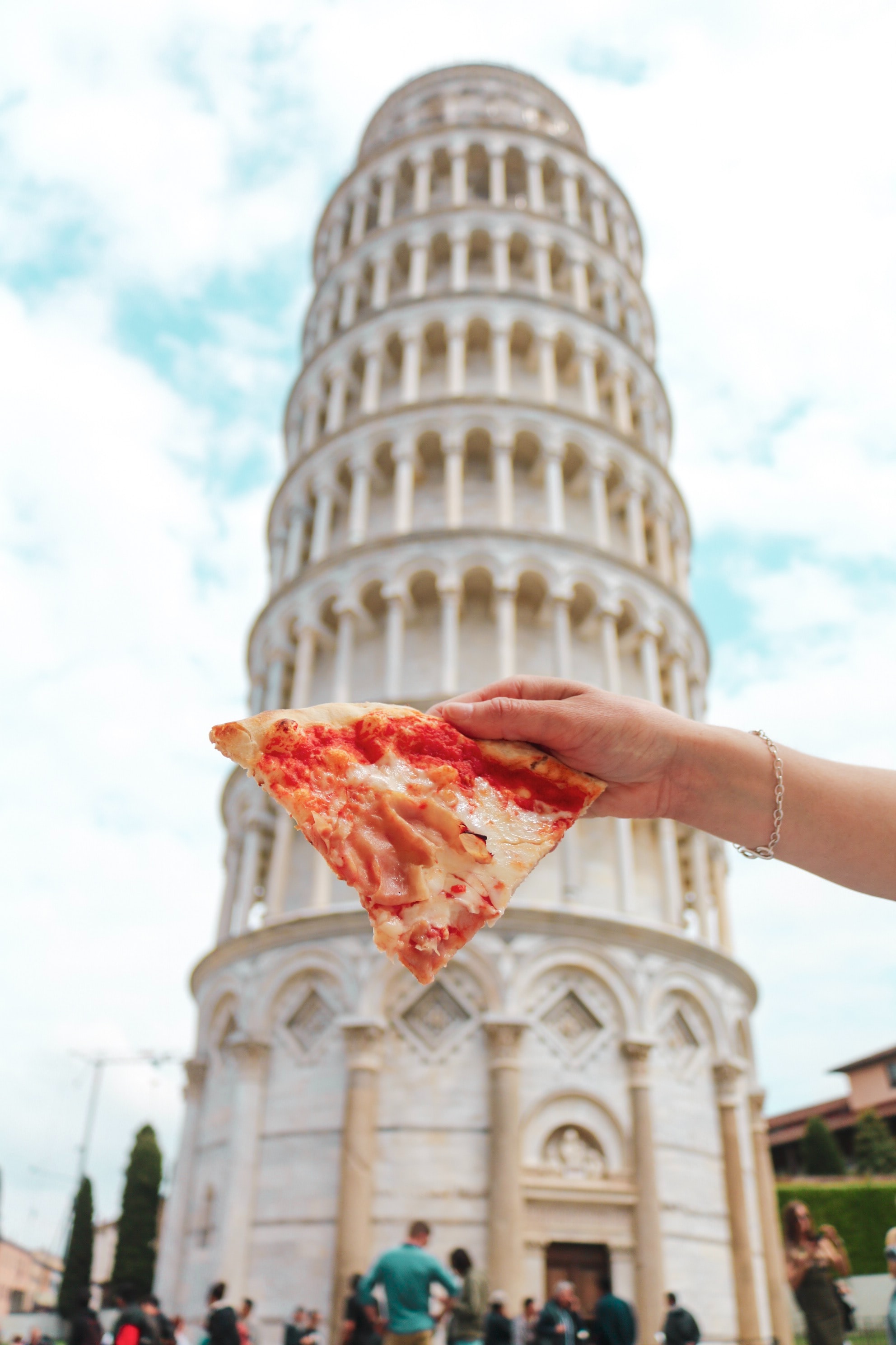 The leaning online tower pizza