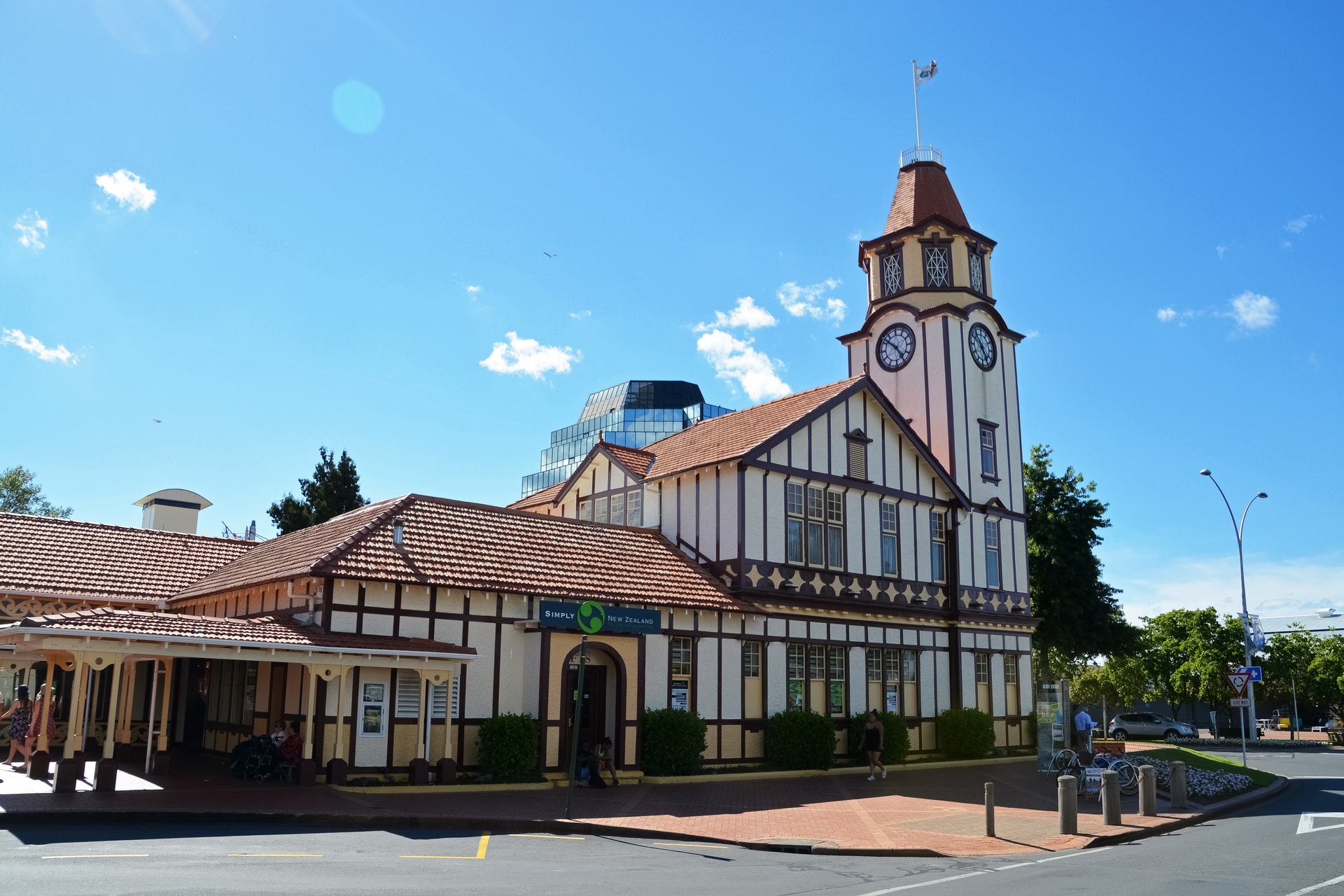 Rotorua iSite Luggage Storage NZ8.00 / Day Bounce