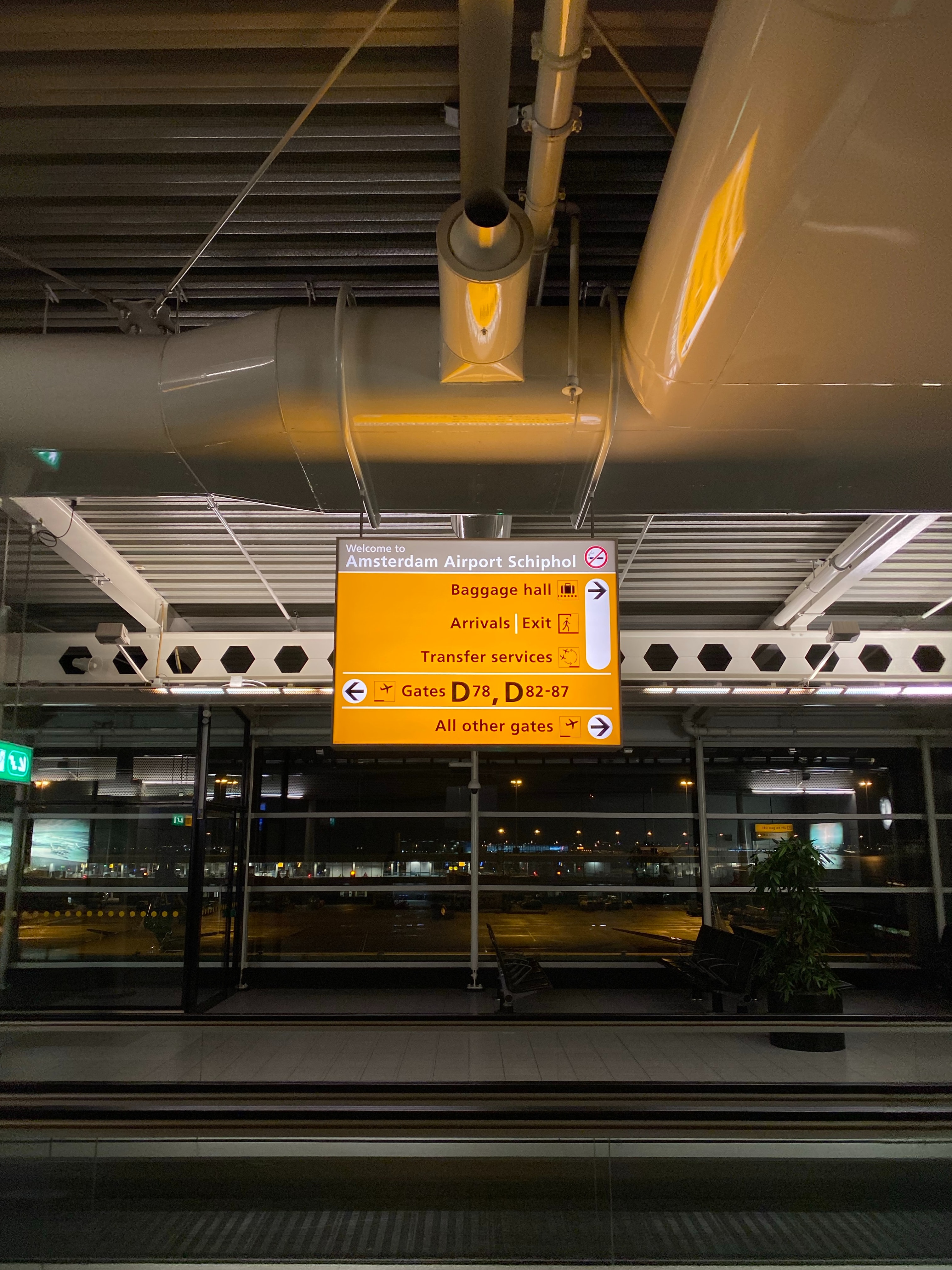 schiphol airport baggage storage