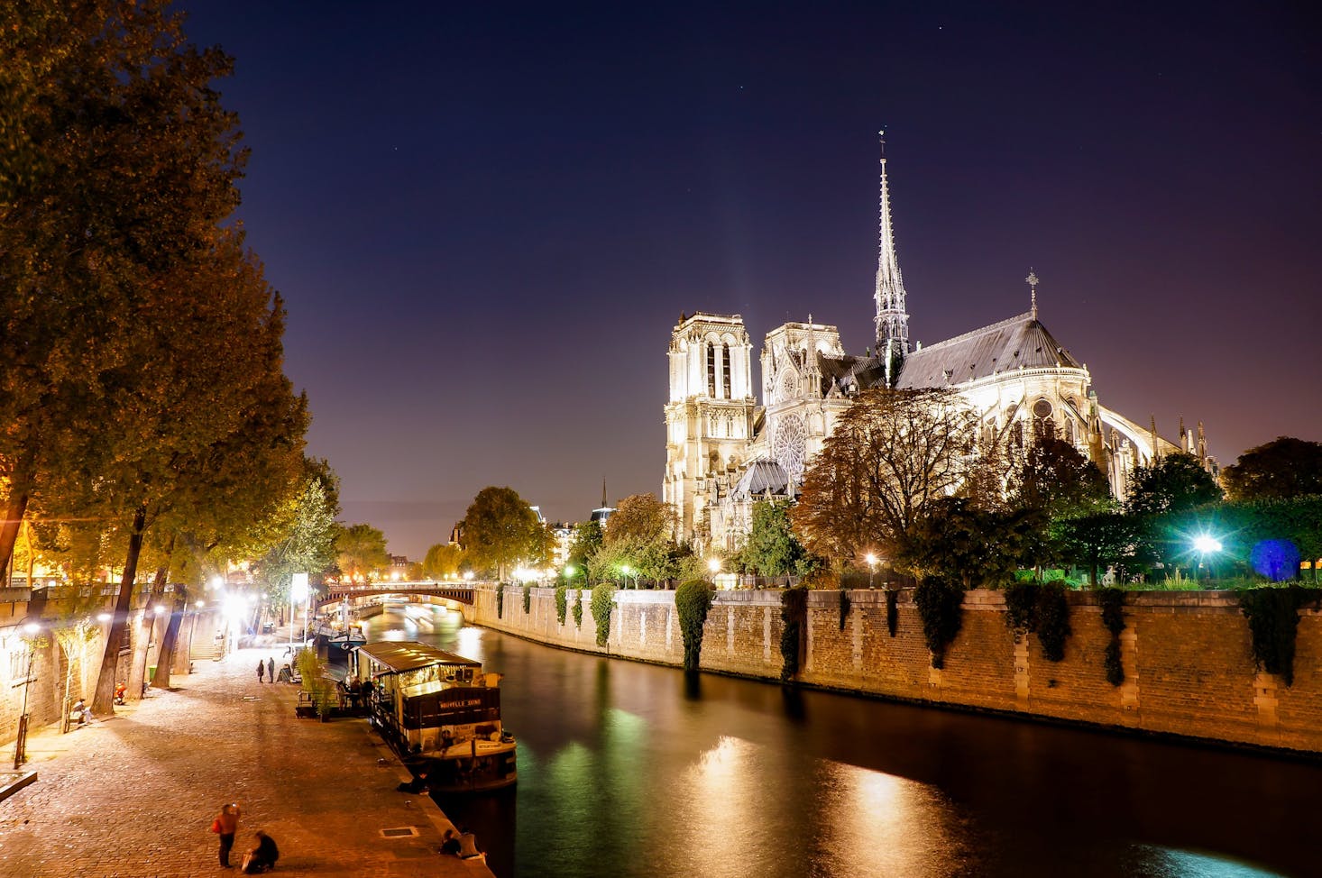 paris places to visit at night