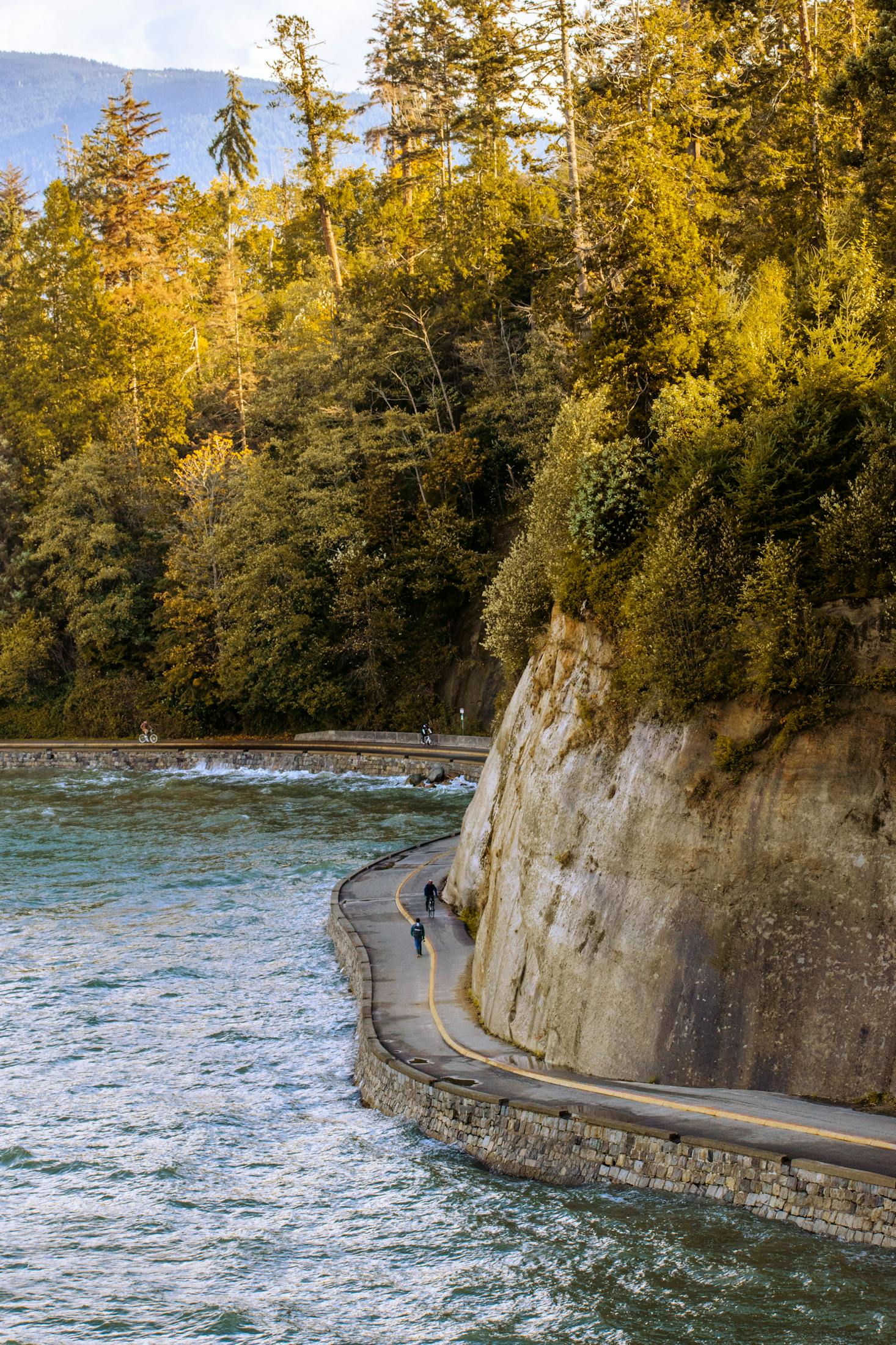 The walkable seawall that goes around Vancouver's Stanley Park in the autumn