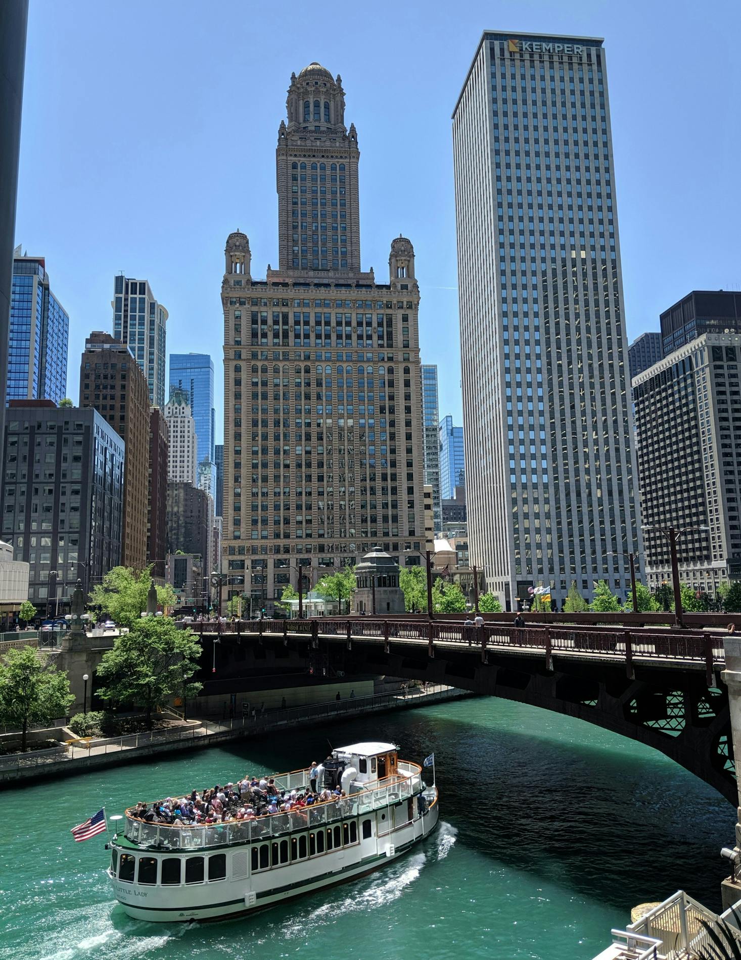 Boat cruising along the river in downtown Chicago on a sunny day