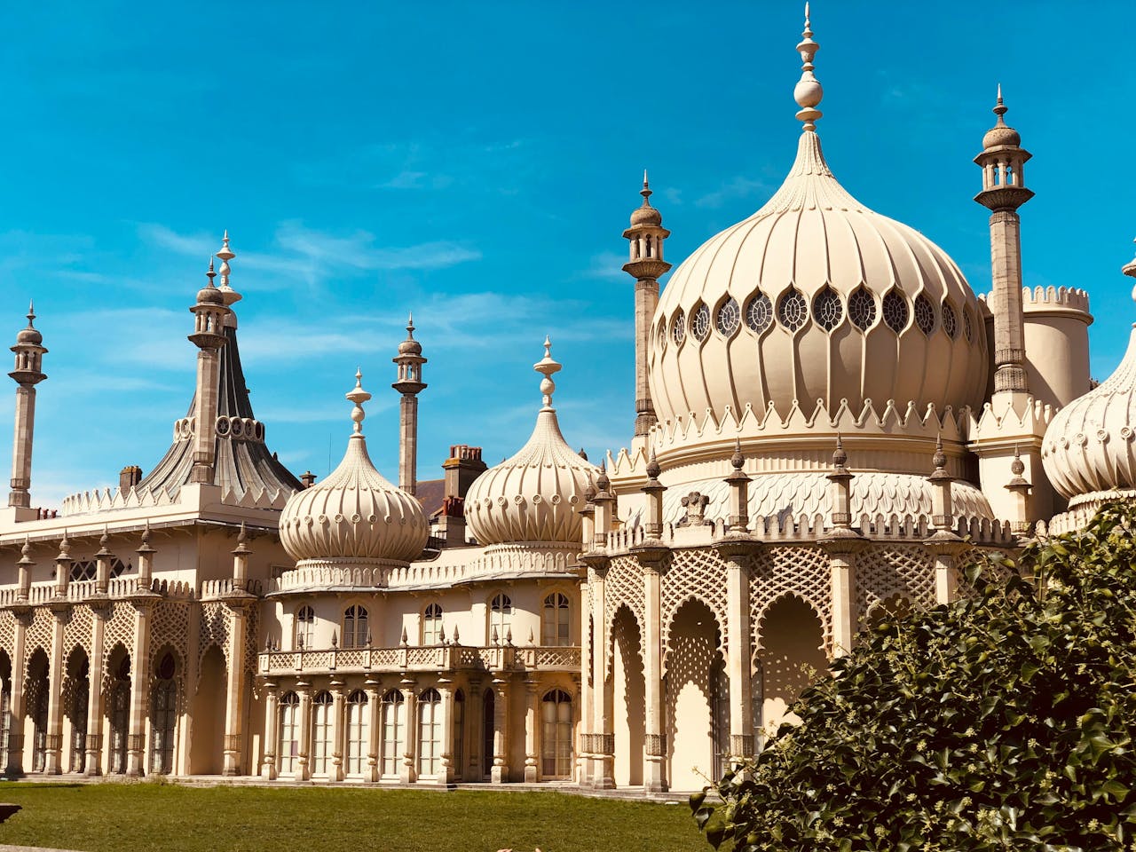 le Pavillon Royal sous un beau ciel bleu à Brighton, Grande Bretagne