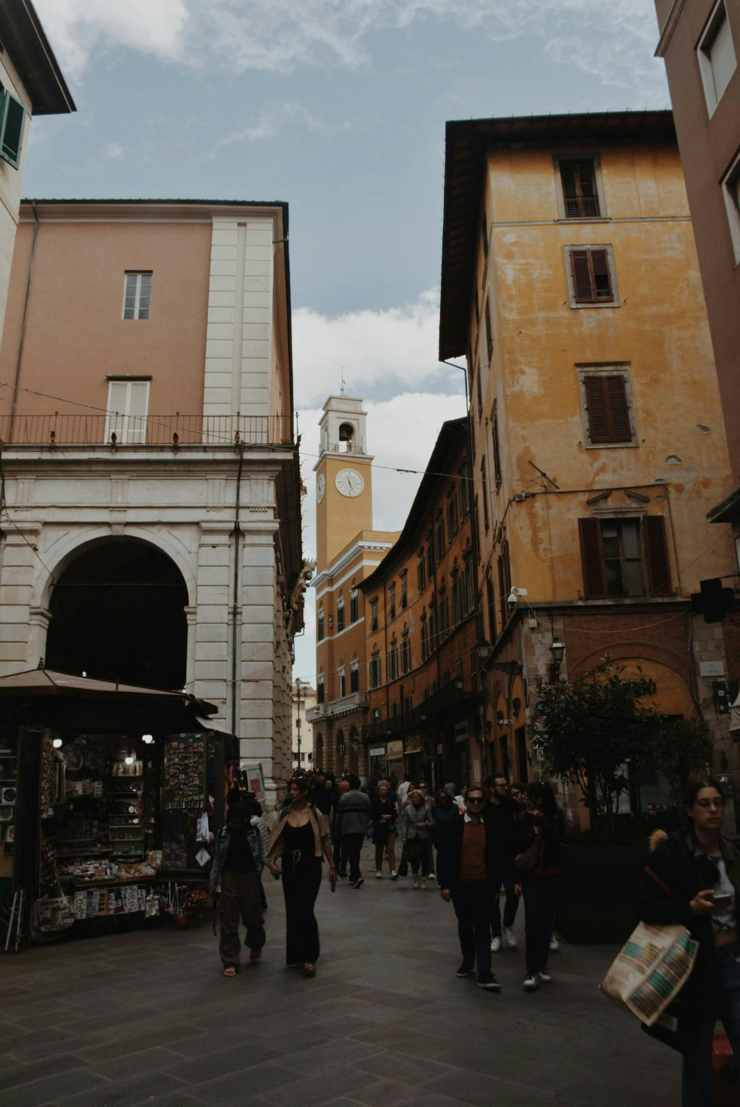 People shopping on the streets of Pisa