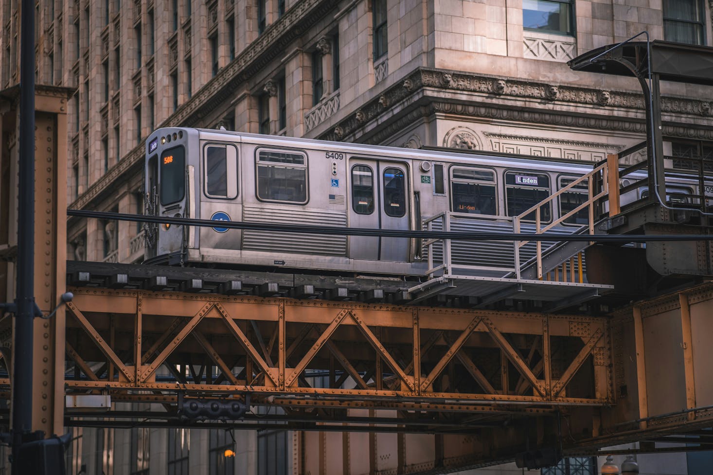 The elevated "L" train in Chicago