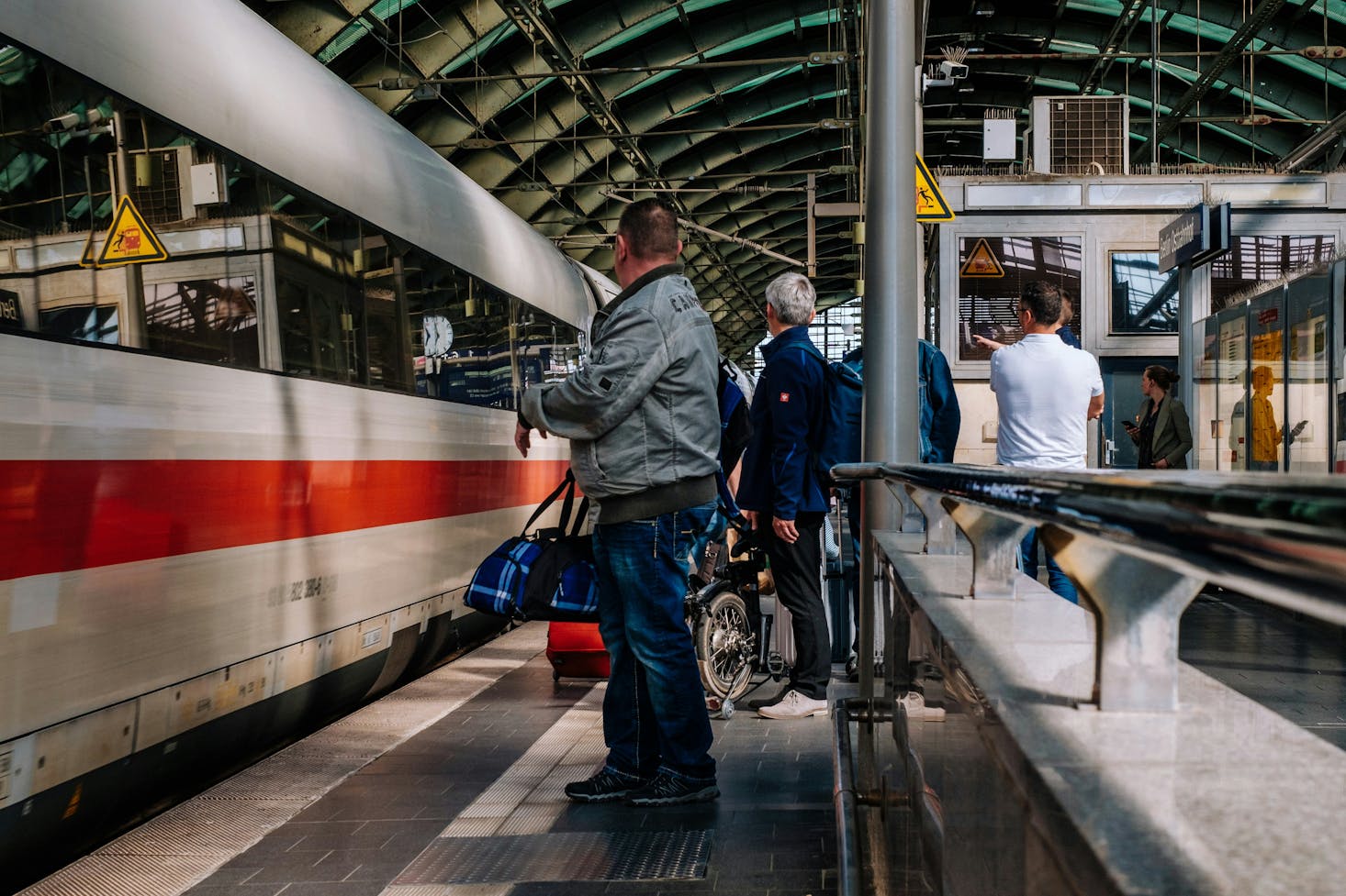 Berlin Ostbahnhof luggage storage