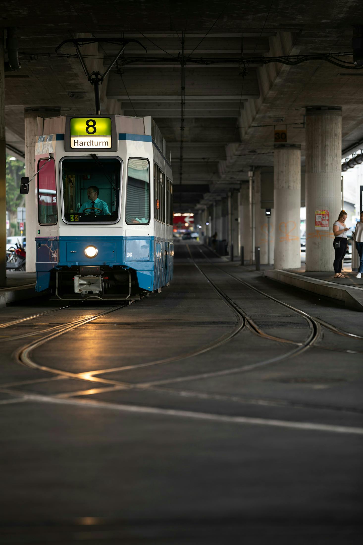 Gepäckaufbewahrung und Schließfächer am Bahnhof Hardbrücke in Zürich. 