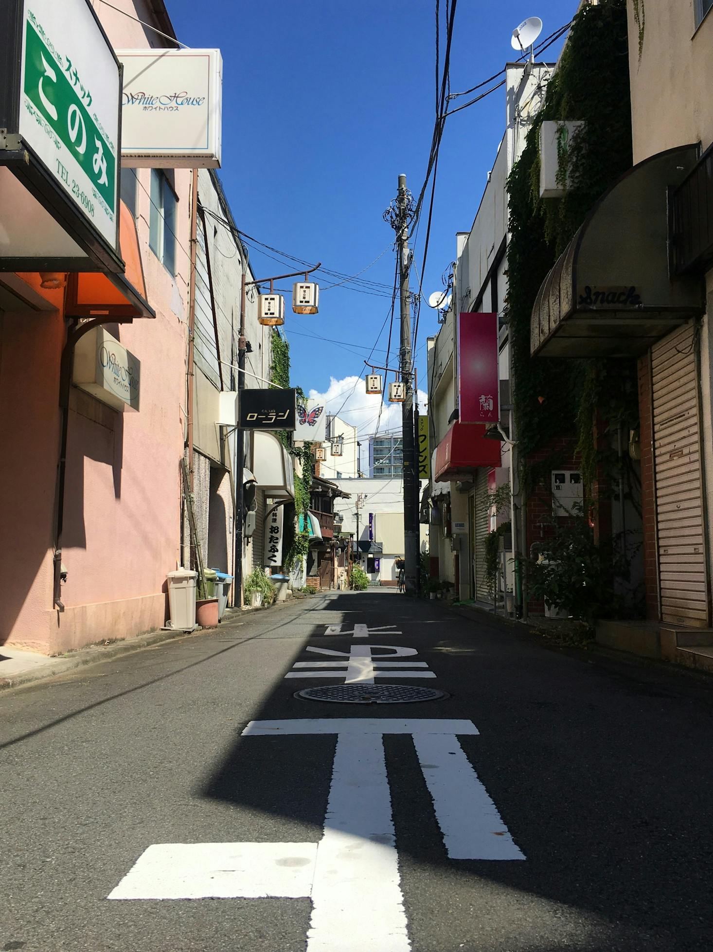 Empty road near Odawara Station