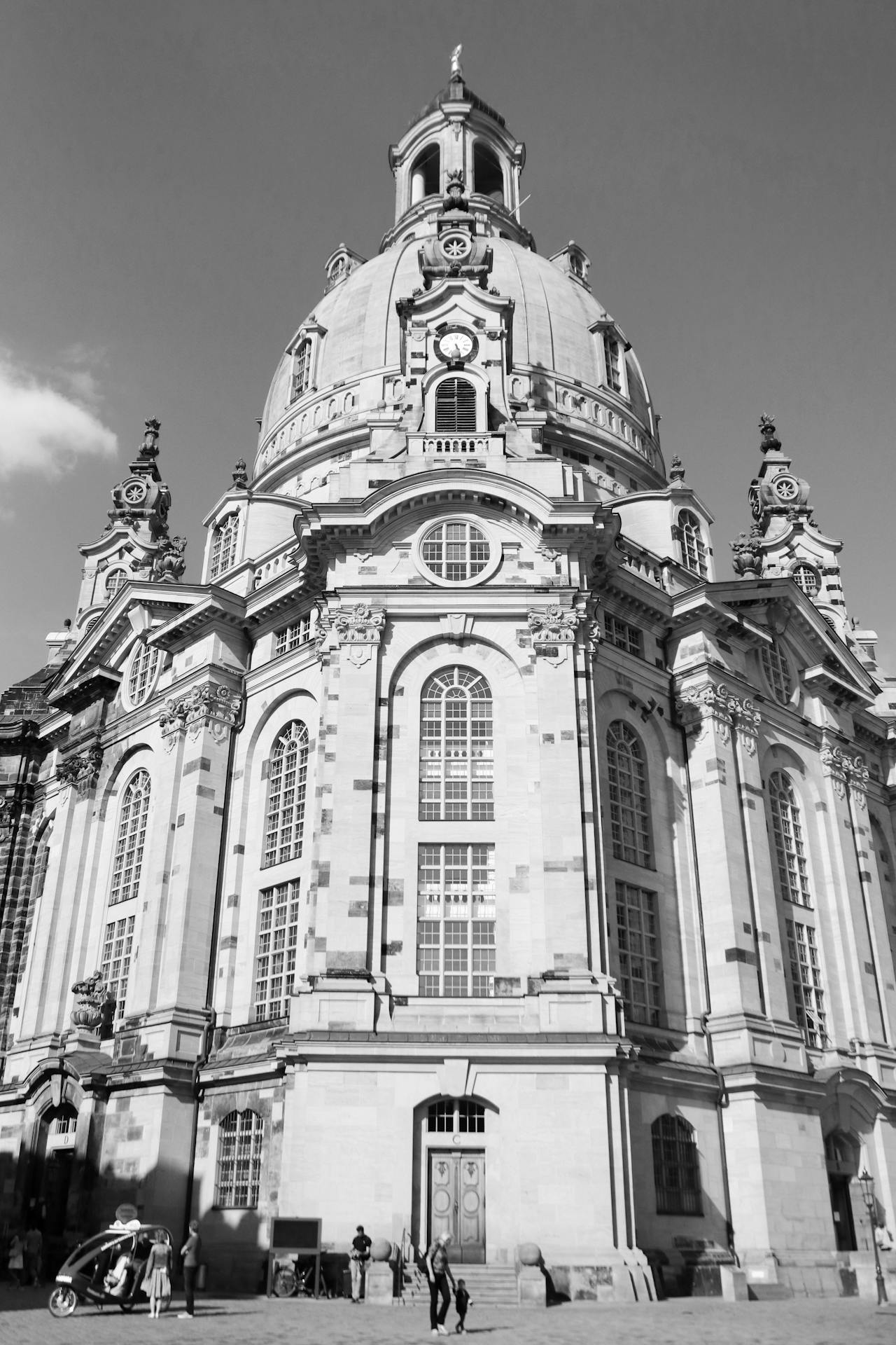 Gepäckaufbewahrung und Schließfächer an der Frauenkirche Dresden.