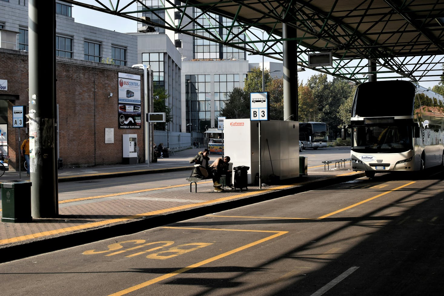 Gepäckaufbewahrung und Schließfächer am Busbahnhof Lampugnano in Mailand.