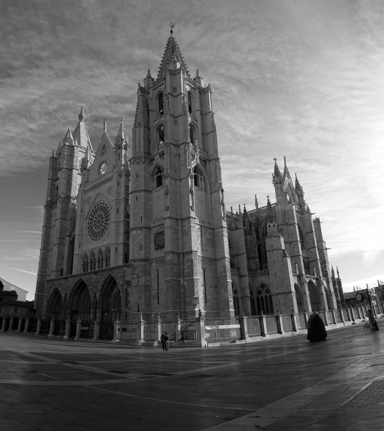 Imagen de la catedral de León donde encontrarás consignas de equipaje cerca