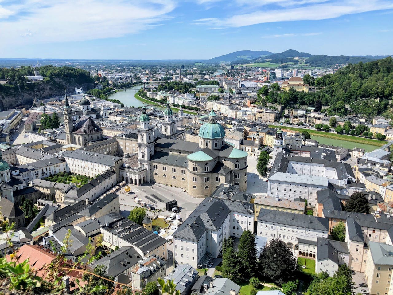 Gepäckaufbewahrung und Schließfächer in der Stadt Salzburg. Gepäckaufbewahrung und Schließfächer in der Stadt Salzburg.