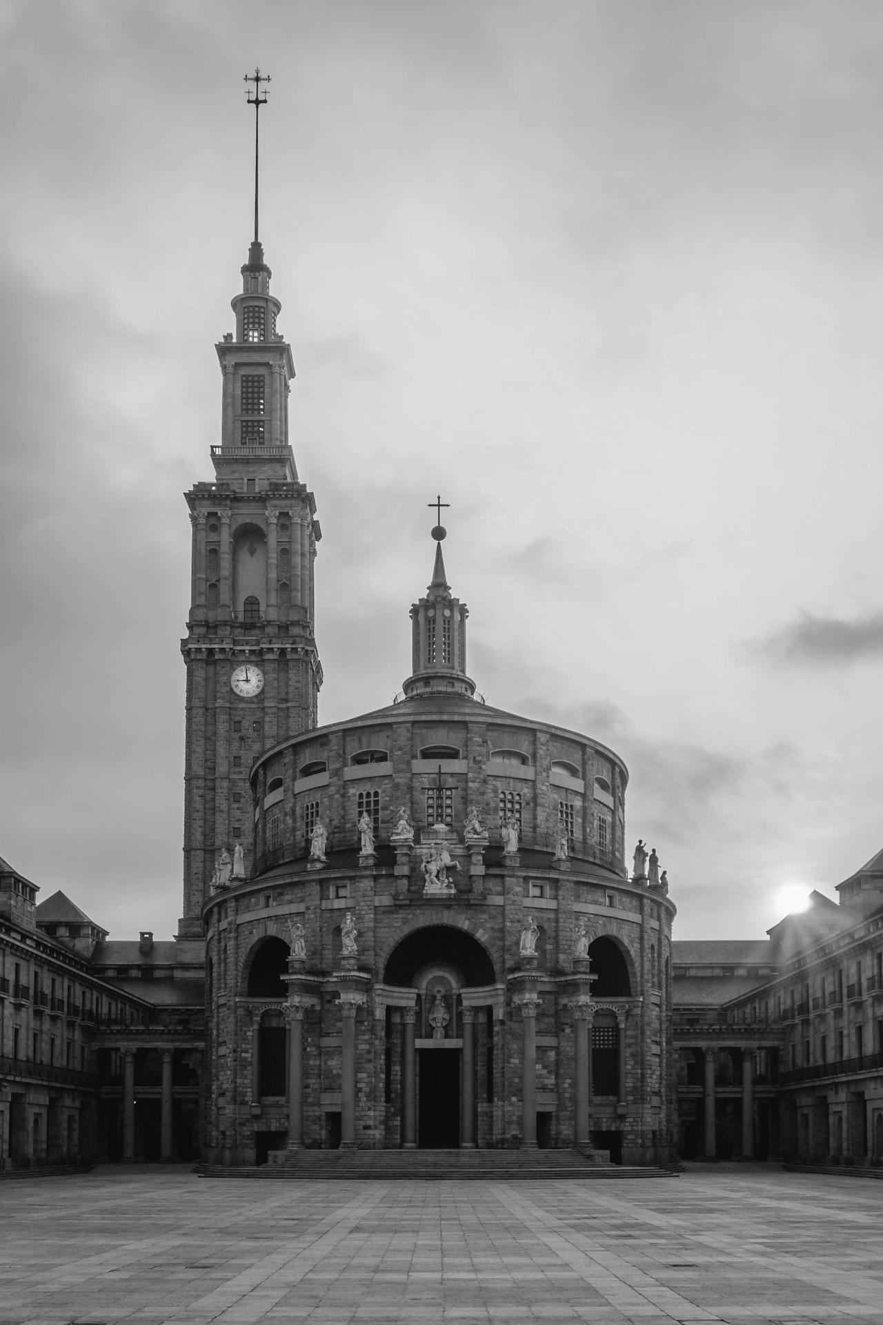 Imagen de la catedral de Gijón donde encontrarás consignas de Bounce cerca