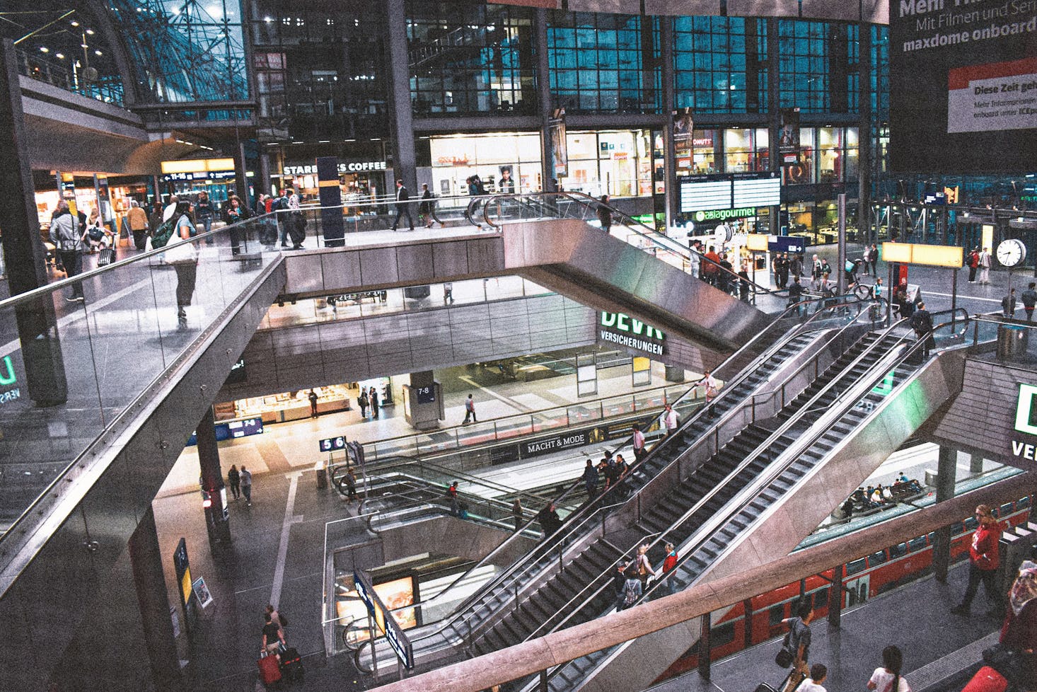 Berlin HBF: Dreh- und Angelpunkt der Hauptstadt Deutschlands.