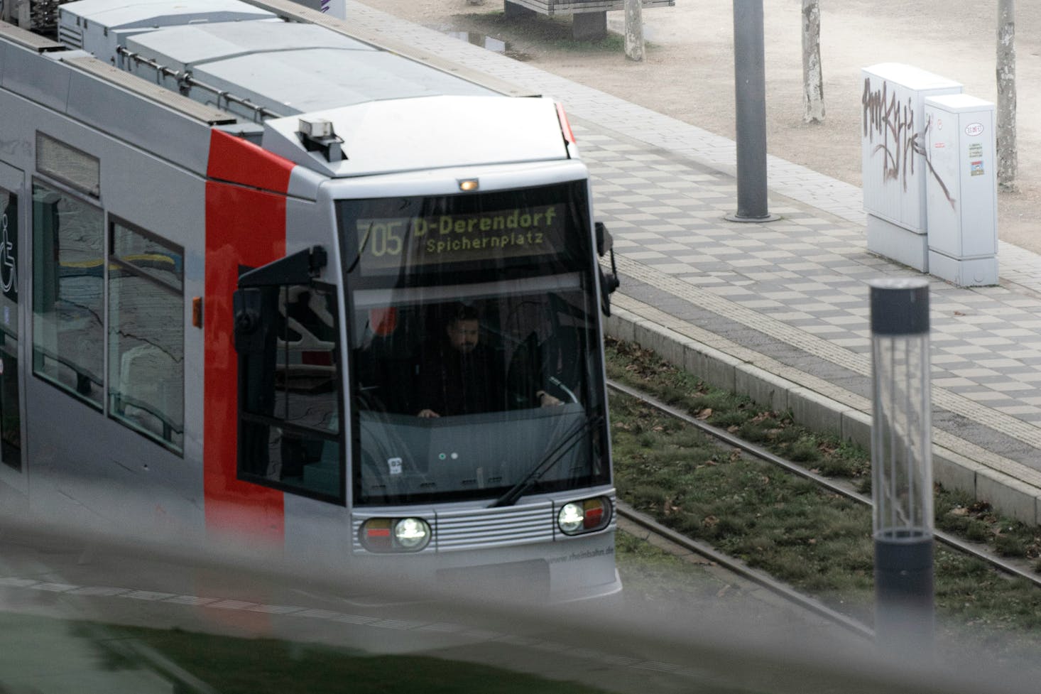 Düsseldorf HBF: Eine Pforte zur Kultur- und Geschäftswelt.