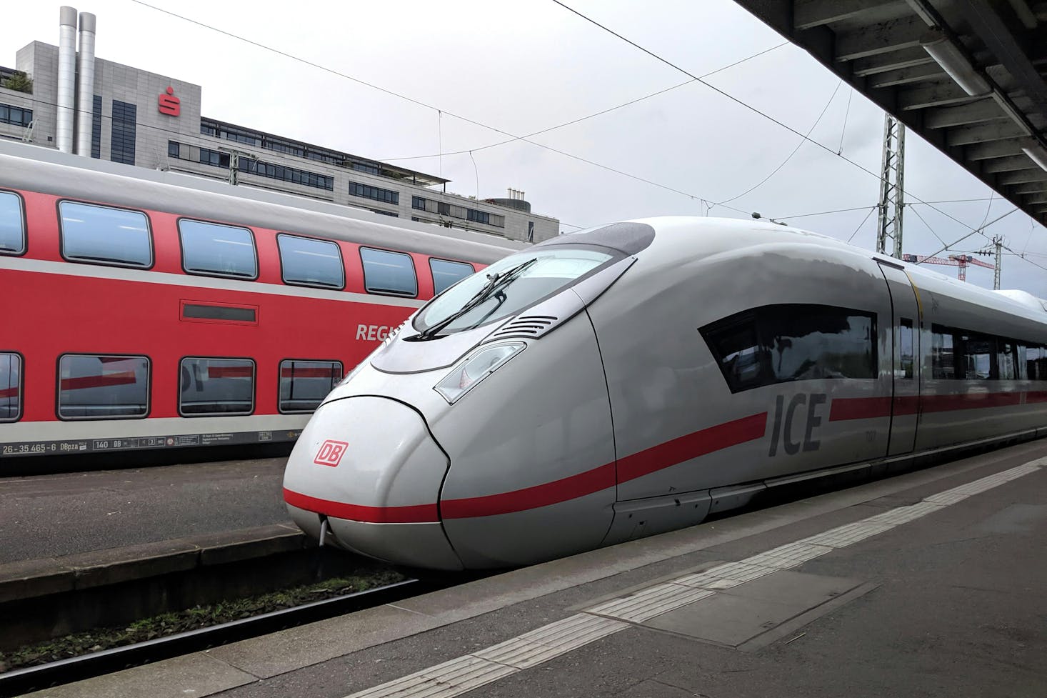 Stuttgart HBF: Station der unbegrenzten Möglichkeiten und Gepäckaufbewahrung.